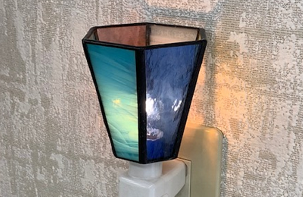 ステンドグラスの足元ランプ