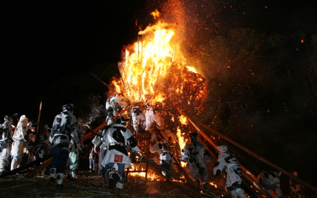 เทศกาลไฟโทบะ (Toba Fire Festival)